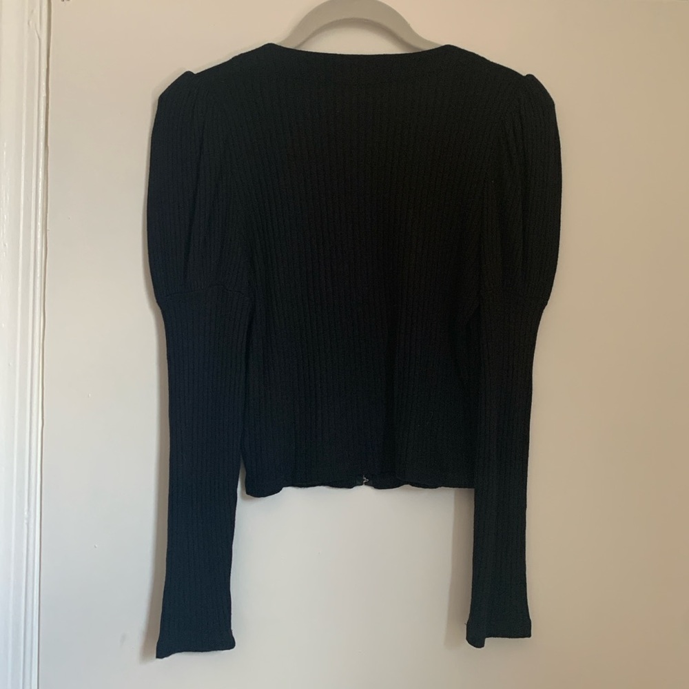 Black Ribbed V-Neck Button-Up Top - Picture 8 of 9